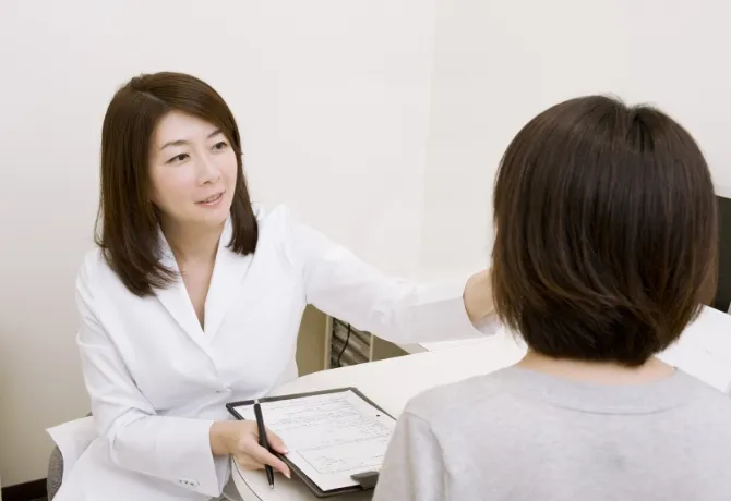 美容皮膚科でのクレーター毛穴（ニキビ跡の凹み）の治し方